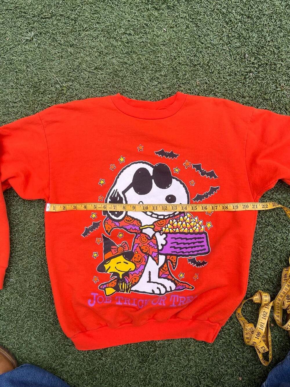 Vintage Peanuts Snoopy Joe Trick or Treat Halloween Crewneck Sweatshirt - Picture 5 of 6